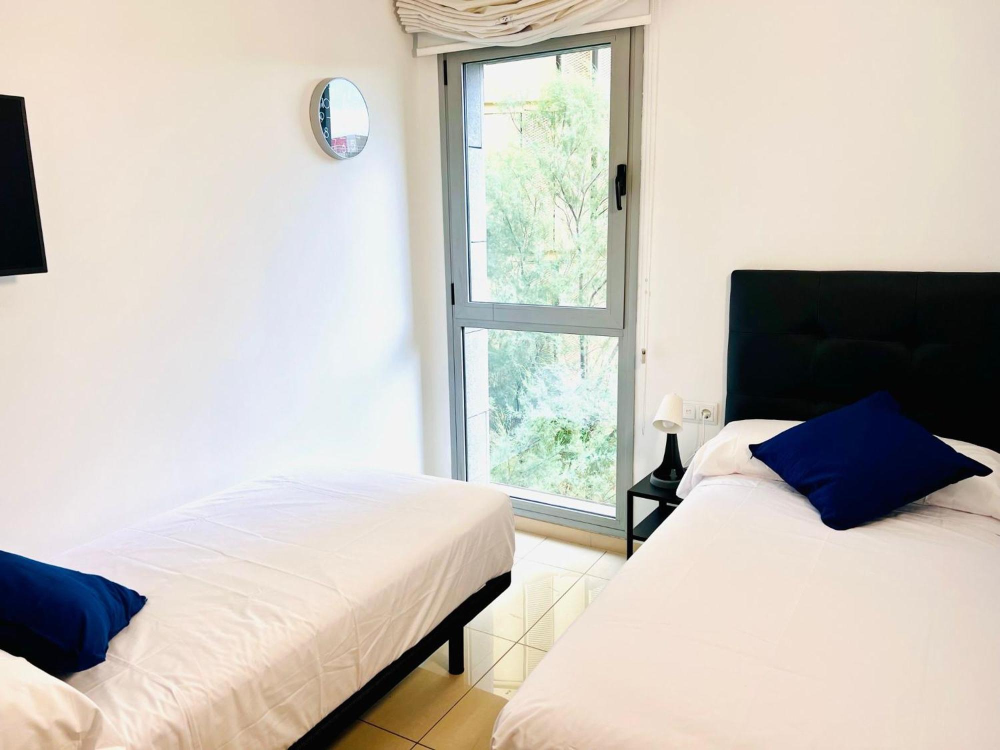 Fira Gran Via 2 - Private Rooms In A Shared Apartment - Habitaciones Privadas En Apartamento Compartido L'Hospitalet de Llobregat Exterior photo
