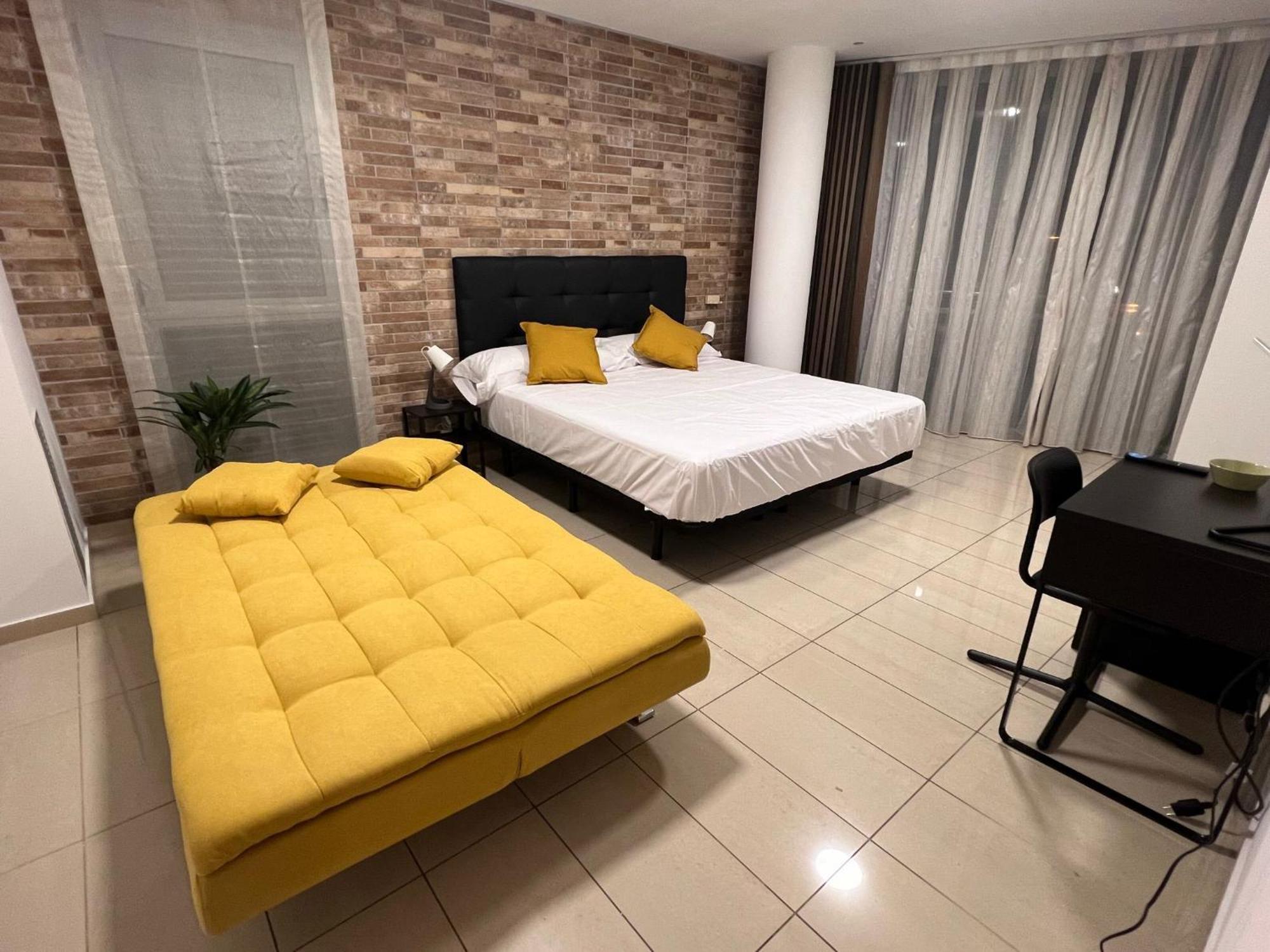Fira Gran Via 2 - Private Rooms In A Shared Apartment - Habitaciones Privadas En Apartamento Compartido L'Hospitalet de Llobregat Exterior photo
